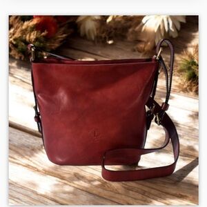 Leonardo Made in Italy
Vacchetta luxury Leather
Bucket Bag Crossbody 600$mrsp